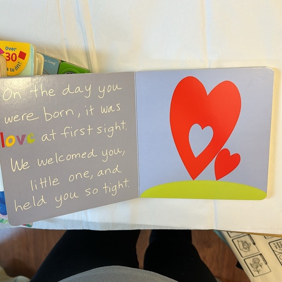 COPY - ⛱️2/$5⛱️Welcome Little One , board book , inside cover script, overa… - Picture 6 of 15